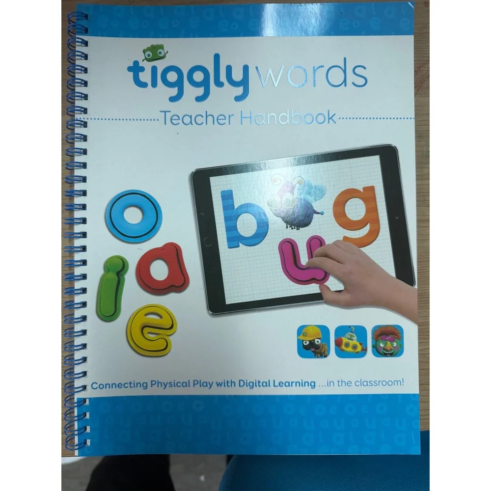 Tiggly Words Interactive Learning Set Vowels‎ Teacher Handbook Journals Case